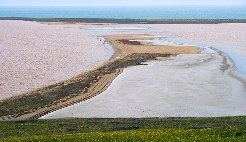 Koyash Lake, the most picturesque salt lake on the Crimean Peninsula, is rich in therapeutic mud
