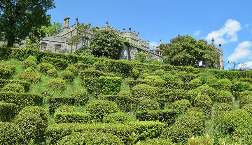 Part of the park resembles a cascade of green “waves” of plants there, which look as if “running away” down to the sea.