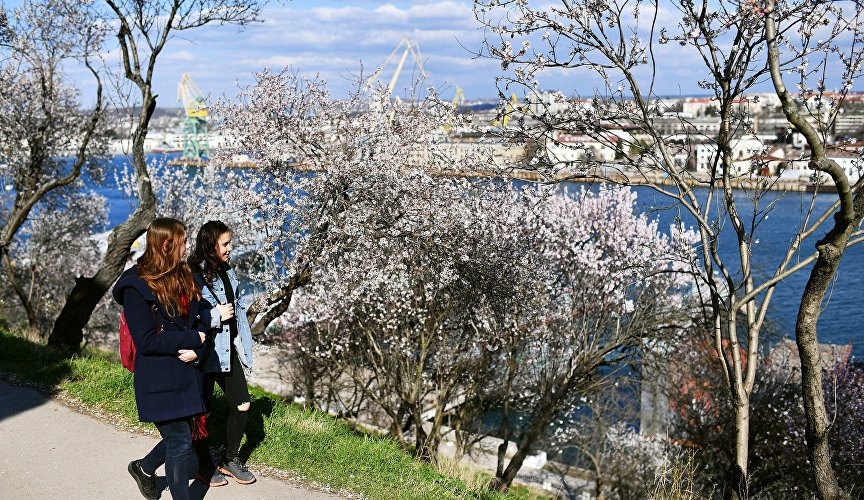 Girls at Sevastopol Bay in spring